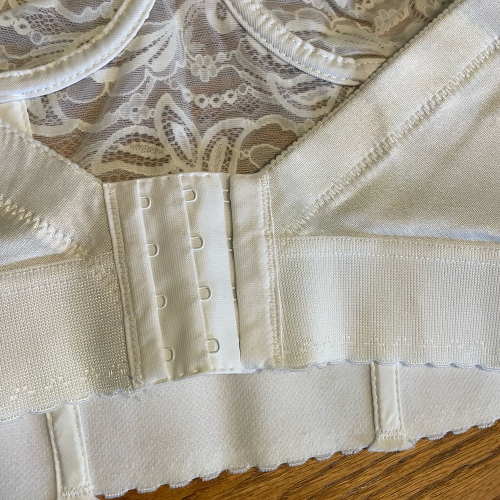 Elegant Lace Bustier in White 36C - Picture 10 of 10